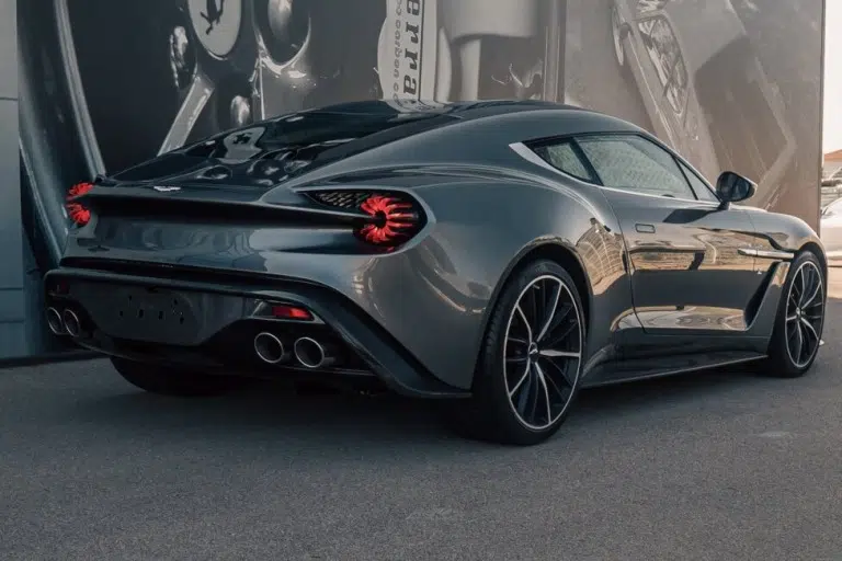 Aston Martin Vanquish Zagato Coupé, V12 atmosphérique, série limitée à 99 exemplaires, chez Excel Car Perpignan