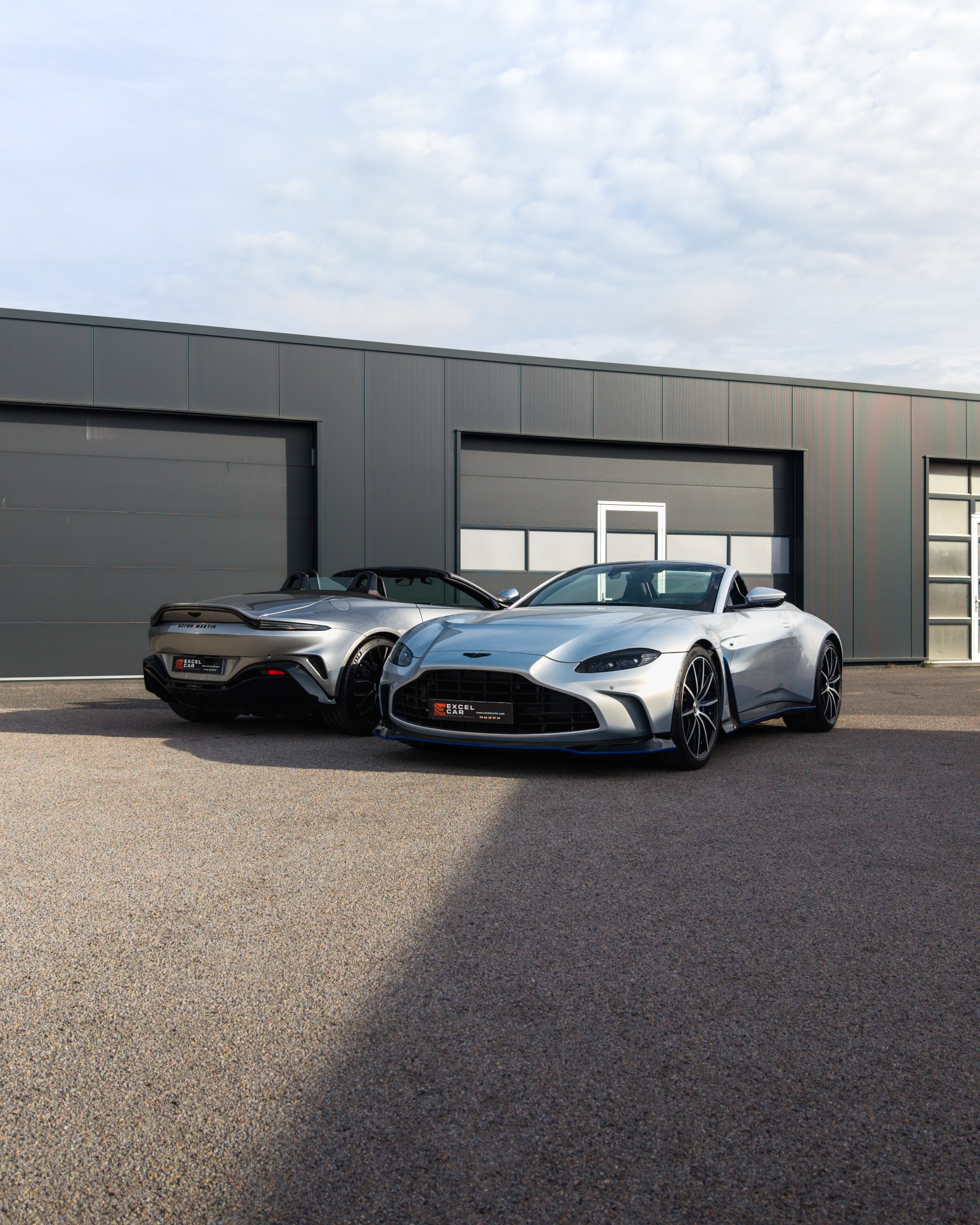 Aston Martin V12 Vantage Roadster d'exception chez Excel Car — supercars et voitures de collection à Rivesaltes, près de Perpignan (66), France