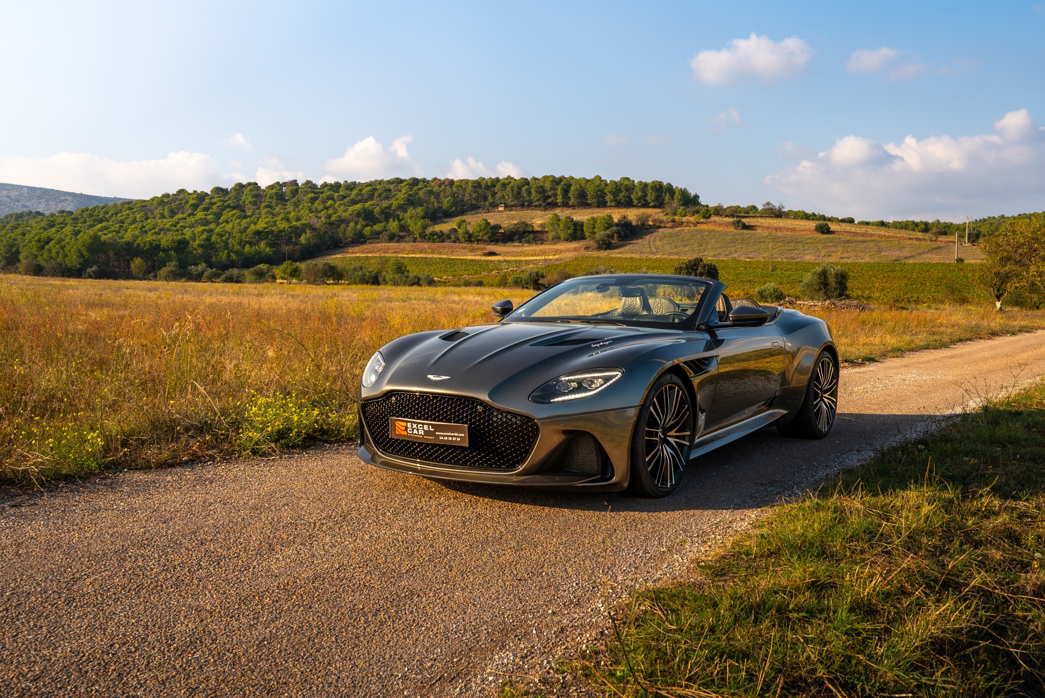 Aston Martin DBS Volante d'exception chez Excel Car — supercars et voitures de collection à Rivesaltes, près de Perpignan (66), France