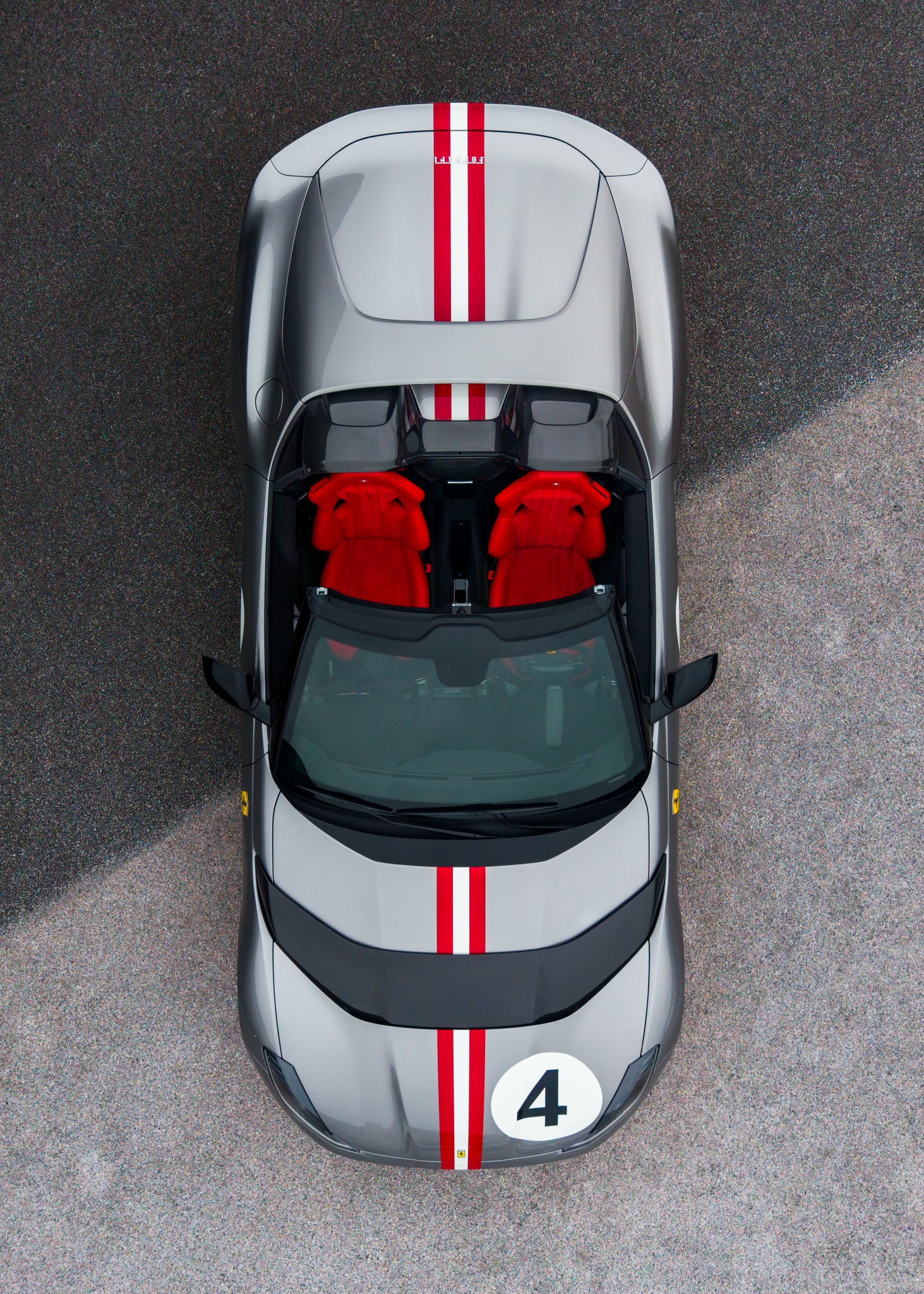 Ferrari 812 Competizione A (Aperta) — vue de dessus au drone