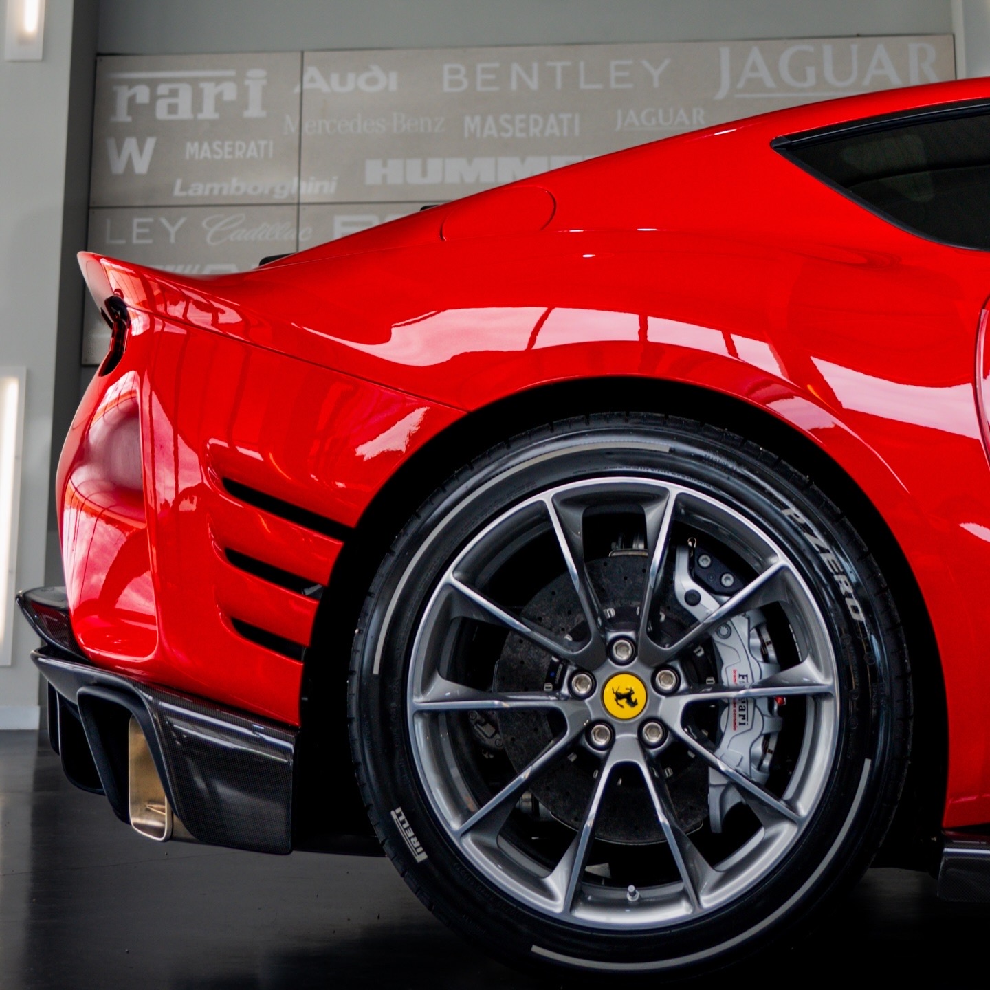 Ferrari 812 Competizione — profil