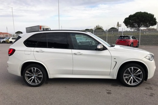 BMW X5 M50D 381