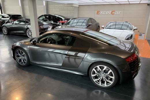 AUDI R8 COUPE 5.2L V10 525 S-TRONIC