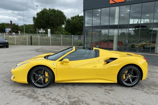 FERRARI 488 SPIDER