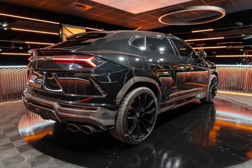 LAMBORGHINI URUS 4.0L V8 650CH