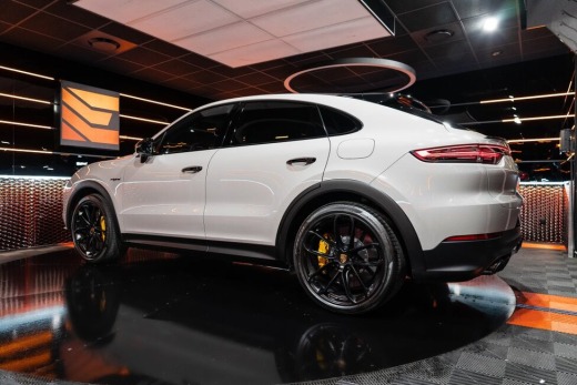 PORSCHE CAYENNE COUPE HYBRIDE 462 PACK SPORT DE CONCEPTION ALLÉGÉE