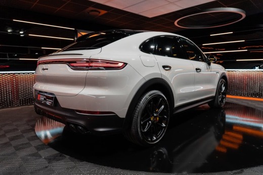 PORSCHE CAYENNE COUPE HYBRIDE 462 PACK SPORT DE CONCEPTION ALLÉGÉE