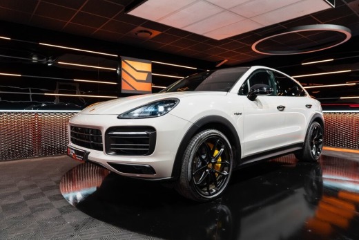 PORSCHE CAYENNE COUPE HYBRIDE 462 PACK SPORT DE CONCEPTION ALLÉGÉE