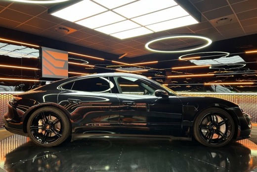 PORSCHE TAYCAN TURBO
