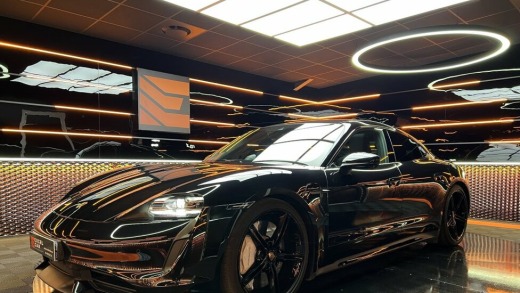 PORSCHE TAYCAN TURBO