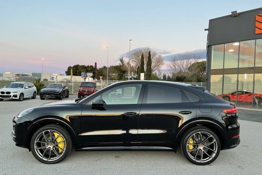 PORSCHE CAYENNE TURBO S E-HYBRID COUPE PACK SPORT DE CONCEPTION ALLEGÉE EN CARBONE 680CH