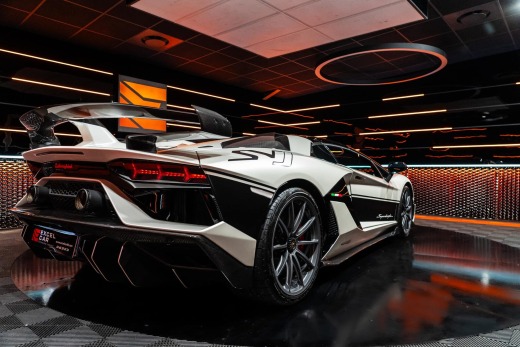 LAMBORGHINI AVENTADOR SVJ ROADSTER 6.5 V12 770 CH