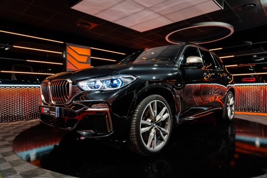 BMW X5 M50D 400