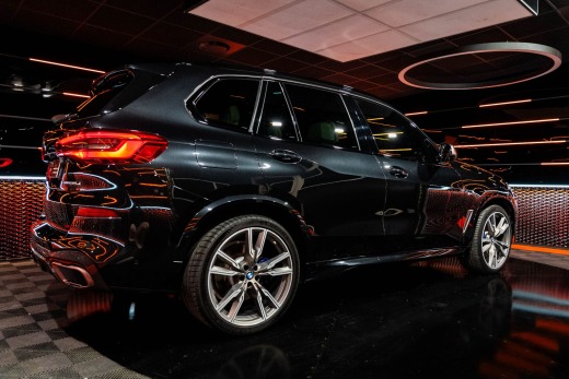 BMW X5 M50D 400