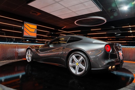 FERRARI F12 BERLINETTA V12 740 DCT