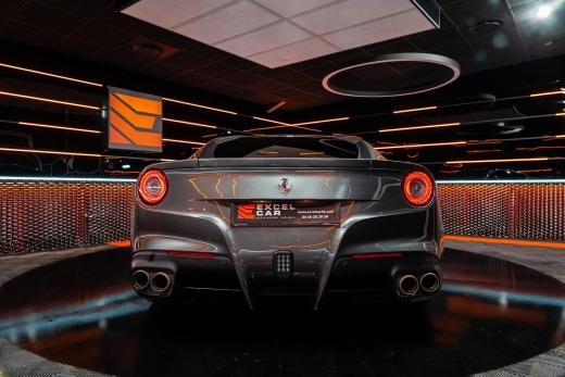 FERRARI F12 BERLINETTA V12 740 DCT