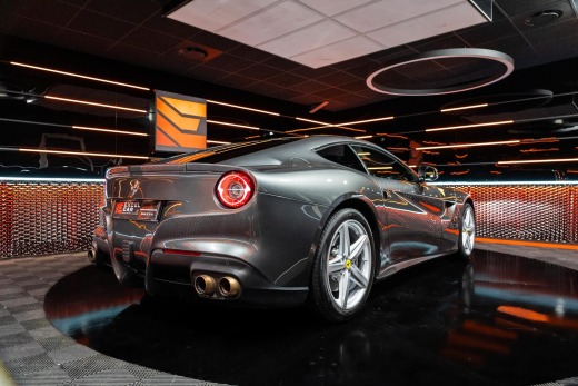 FERRARI F12 BERLINETTA V12 740 DCT