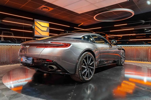 ASTON MARTIN DB11 V12 LAUNCH EDITION 610CH