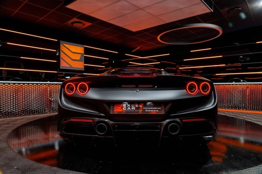 FERRARI F8 TRIBUTO 3.9 720 DCT