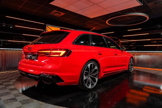 AUDI RS4 AVANT 2.9 TFSI 450