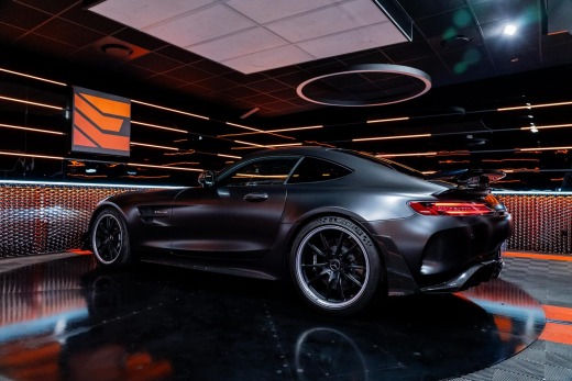 MERCEDES AMG GTR PRO COUPE 585
