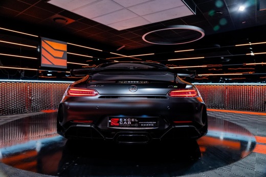 MERCEDES AMG GTR PRO COUPE 585