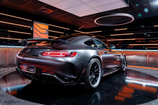 MERCEDES AMG GTR PRO COUPE 585