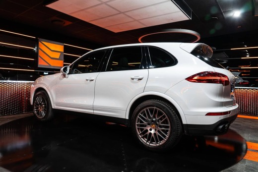 PORSCHE CAYENNE 3.0D 262 PLATINIUM EDITION
