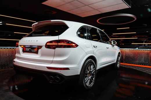 PORSCHE CAYENNE 3.0D 262 PLATINIUM EDITION