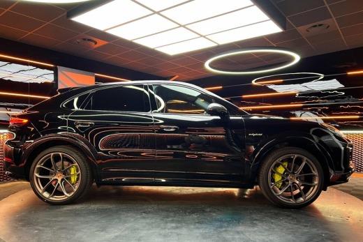 PORSCHE CAYENNE COUPE HYBRIDE 462 PACK SPORT DE CONCEPTION ALLÉGÉE