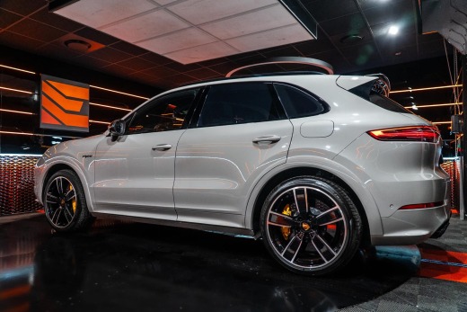 PORSCHE CAYENNE TURBO S E-HYBRID 680CH