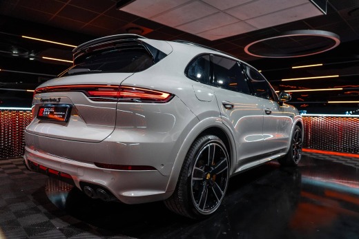 PORSCHE CAYENNE TURBO S E-HYBRID 680CH