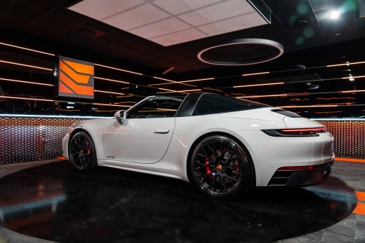 PORSCHE 992 TARGA 4 GTS PDK