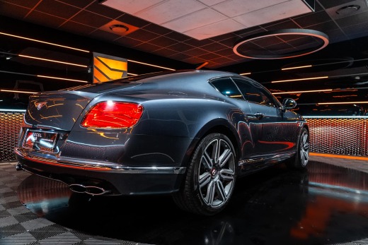 BENTLEY CONTINENTAL GT V8