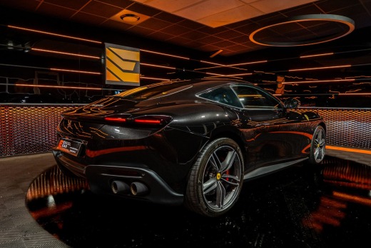 FERRARI ROMA COUPÉ 3.9 V8 620 DCT