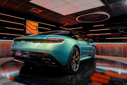 ASTON MARTIN DB12 4.0 V8 680 BVA8