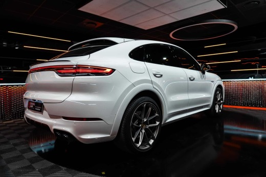 PORSCHE CAYENNE COUPE HYBRIDE 462 PACK SPORT DE CONCEPTION ALLÉGÉE