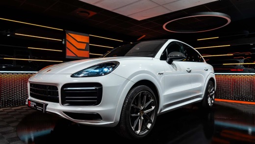 PORSCHE CAYENNE COUPE HYBRIDE 462 PACK SPORT DE CONCEPTION ALLÉGÉE