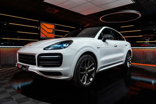 PORSCHE CAYENNE COUPE HYBRIDE 462 PACK SPORT DE CONCEPTION ALLÉGÉE