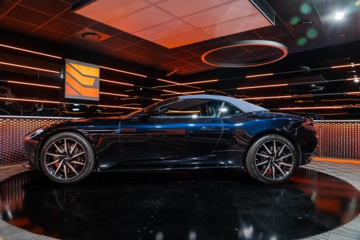 ASTON MARTIN DB11 VOLANTE V8 4.0L 510