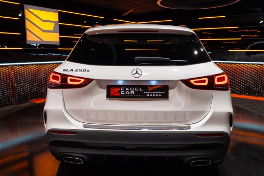 MERCEDES GLA 250E AMG LINE 8G-DCT