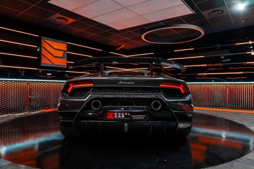 LAMBORGHINI HURACAN PERFORMANTE LP-640-4