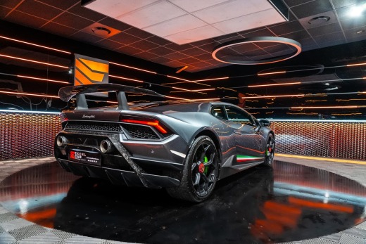 LAMBORGHINI HURACAN PERFORMANTE LP 640-4