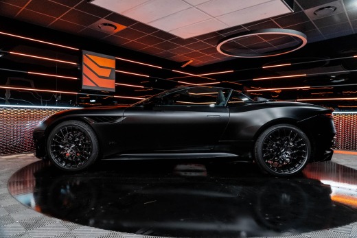 ASTON MARTIN DBS ULTIMATE VOLANTE V12 770