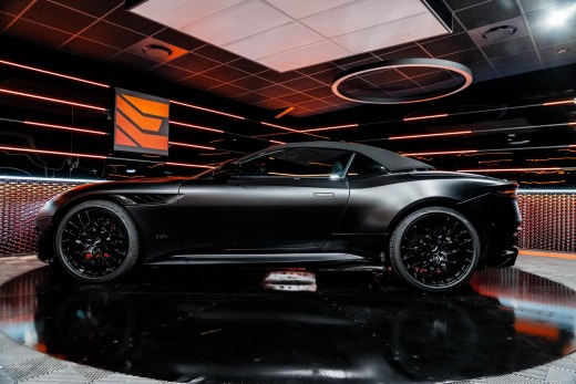 ASTON MARTIN DBS ULTIMATE VOLANTE V12 770