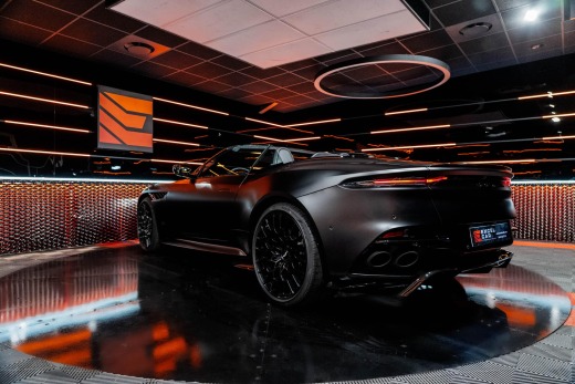 ASTON MARTIN DBS ULTIMATE VOLANTE V12 770