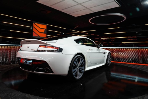 ASTON MARTIN V12 VANTAGE BVM6
