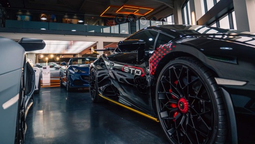 Acheter&#x20;une&#x20;supercar&#x20;d&amp;&#x23;8217&#x3B;occasion&#x20;&#x3A;&#x20;les&#x20;12&#x20;points&#x20;&#x00E0;&#x20;v&#x00E9;rifier&#x20;avant&#x20;de&#x20;signer