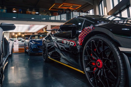 Showroom Excel Car à Rivesaltes – supercars d'occasion exposées