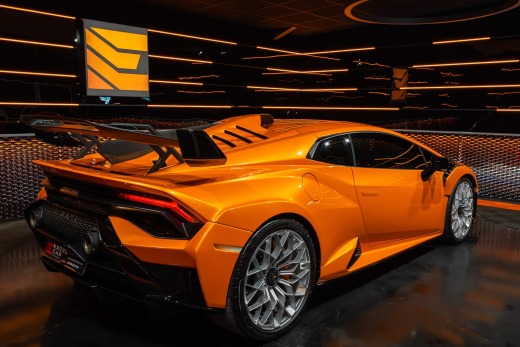 LAMBORGHINI HURACAN STO 5.2 V10 640